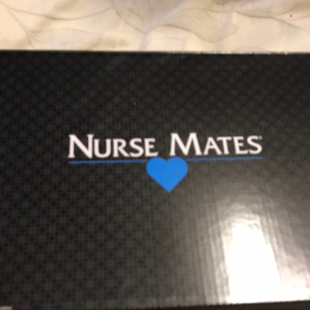 Bnib nurse mates size 7